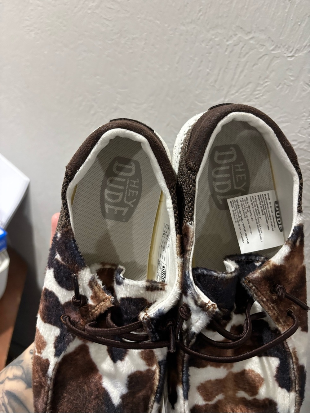 Hey Dude Wendy Tartan Cow Print Slip On Loafers Brown White Faux Fur Womens 10 - Picture 4 of 6